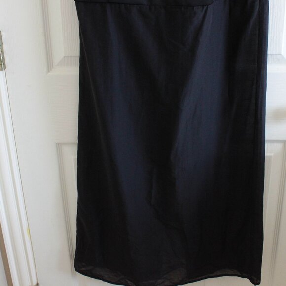 Elegant Black Strapless Maxi Dress - Picture 5 of 11